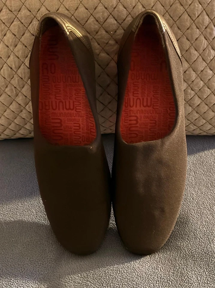 Munro womens traveler comfy flats slip-On black size 7 Narrow made in USA - Image 1 of 3