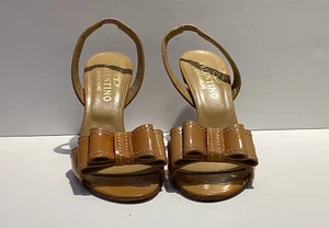 Valentino Tacchi Nudi Slingback in Pelle Verniciata con Dettaglio Fiocco (EUR 36,5) - Foto 1 di 6