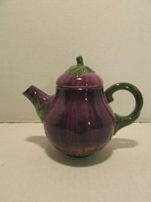 SMALL VINTAGE TEAPOT 