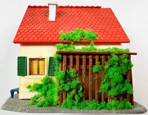 Wiad H0 Modell Haus Einfamilienhaus Siedlerhaus mit Schuppen und Bank, vintage - Bild 1 von 4