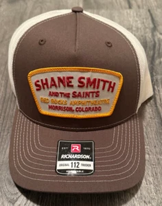 Sombrero de gira SHANE SMITH & THE SAINTS - RED ROCKS AMPHITHEATRE 2025 Morrison, CO nuevo - Imagen 1 de 3