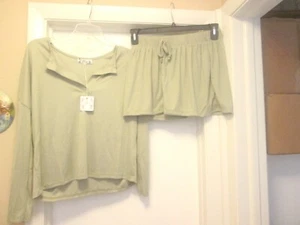Junior Shorts & Top Set Split Neck Light Sage By Poof Neu Mit Etikett - Bild 1 von 3