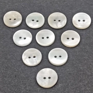 10 Weiße Perlmutt 2-Loch-Knöpfe 15 mm / Mother-of-Pearl Button Bouton Nacre C20 - Bild 1 von 3