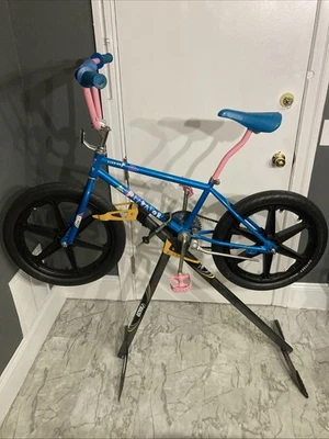 1987 Schwinn Predator Phantom BMX  Bike,Black Mags& Comes With OG Pedals&Bars - Image 1 of 4