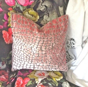 COJÍN/ALMOHADA TELA GREMIO DISEÑADORES NABUCCO ROSA 18x16" MUEBLES SUAVES - Imagen 1 de 1