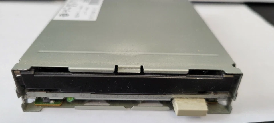 ALPS ELECTRIC 3.5 1.44MB Internal Floppy Drive DF35AN064D - NO BEZEL - Image 1 of 3