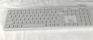 Microsoft Bluetooth Keyboard White Model 1898 - Bluetooth Connectivity For Parts - Picture 1 of 10