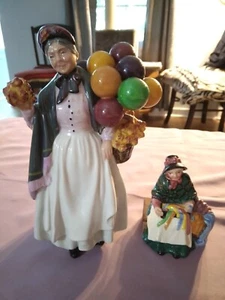 Vntg. 2 ROYAL DOULTON porcelain figurines of an old Lady Baloon Sellers - Picture 1 of 8