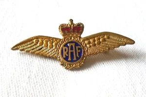 R.A.F (Royal Air Force) Brass & Enamel Pin Badge / Sweetheart Badge with Wings - Picture 1 of 5
