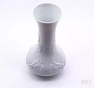 Vaso Royal KPM Bavaria con decorazione in rilievo 931/29 Germany fatto a mano bianco | 28,5 cm - Foto 1 di 18