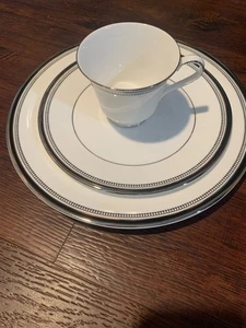 ROYAL DOULTON SARABANDE CHINA 4pc PLACE SETTING NEW - Picture 1 of 3