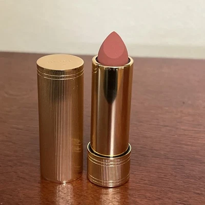 Lápiz labial Gucci Rouge A Levres Mat color de labios mate 208 se conocieron en Argentina .12 Foto 1 de 4