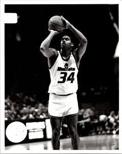 Foto de baloncesto de colección original de John Williams Washington Bullets de la NBA de 8x10 - Imagen 1 de 4