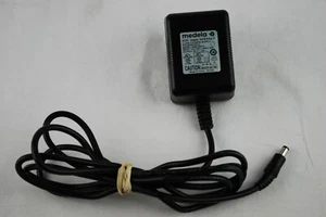 Medela Tiralatte Alimentatore AC/DC 9V Adattatore da Parete 9207010 Rev P U090100D31 - Foto 1 di 8