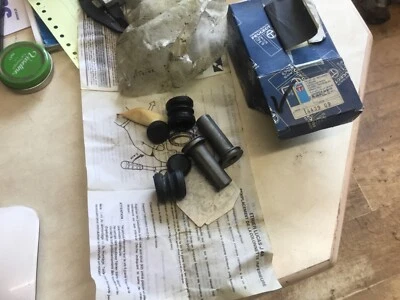 Peugeot 309 205 Citroen c15 front girling lucas brake caliper slider pin kit rod - Image 1 of 3