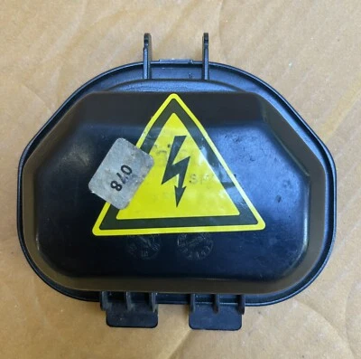 GENUINO Audi RS4 S4 A4 B5 8D Valeo Faro Delantero Xenón Bombilla Acceso Lluvia Cubierta Foto 1 de 4