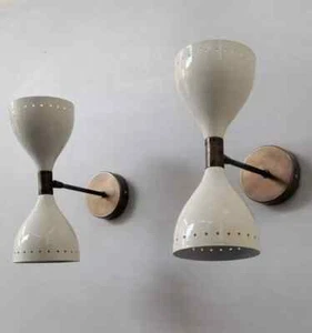 Elegante coppia applique da parete bianche di lampade per apparecchi di illuminazione diablo italiani metà secolo - Foto 1 di 7