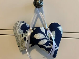 2 x Corazones Colgantes Laura Ashley - Queensbury Medianoche Hechos a Mano - Imagen 1 de 3