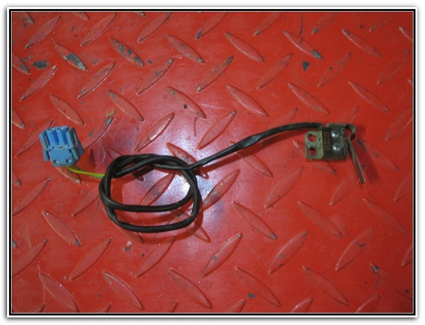 2001 宝马 F650GS F 650 GS 中心支架传感器开关 — 第 1/1 张图片