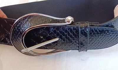 Chico's Black Belt S Silvertone 扣带水钻人造皮革和弹力  — 第 1/4 张图片