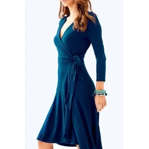 Abito Lilly Pulitzer Rozaline avvolgente in inchiostro blu navy elasticizzato viaggio donna medio - Foto 1 di 12