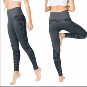 Leggings Zyia Active Grigio Nero Mimetico Performance Hi-Rise Senza Cuciture Taglia S - Foto 1 di 8