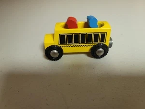 Brio Ferrovia in Legno Scuolabus Vintage con Persone Ottime Condizioni - Foto 1 di 4