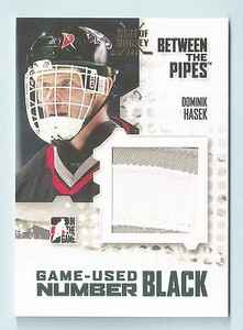 DOMINIK HASEK 2009/10 ITG BETWEEN THE PIPES 3 COLOR GAME WORN PATCH 1/1