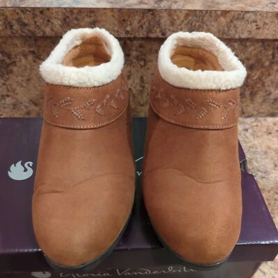 Botines zueco de cuña GLORIA VANDERBILT GV Essie micro gamuza para mujer talla US 9M Foto 1 de 4