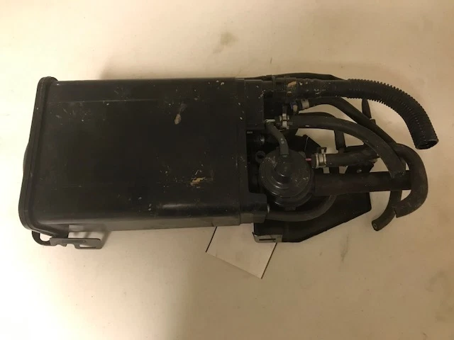 Bote de vapor de emisiones Toyota Sienna gasolina 04 05 06  Foto 1 de 2