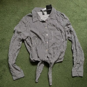 NWT Forever 21 Black And White Striped Rayon Button Up Tie Front Shirt - Small - Picture 1 of 3