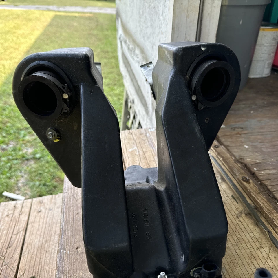 MOTO GUZZI Gebrauchter Luftfilterkasten v11 '99-'05 GU01114031 二手 空气过滤器盒 — 第 1/4 张图片