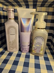 *NUOVO* Bath & Body Works "Fresh Cut Lilacs" 3-Pk Schiuma, Gel Sapone Mani e Crema Corpo - Foto 1 di 7