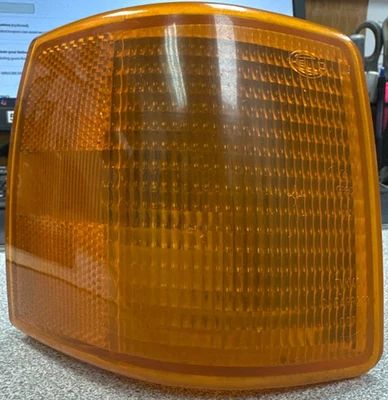 OEM 86-87 Audi 4000 4000S intermitente esquina delantera derecha / luz intermitente lámpara Foto 1 de 2