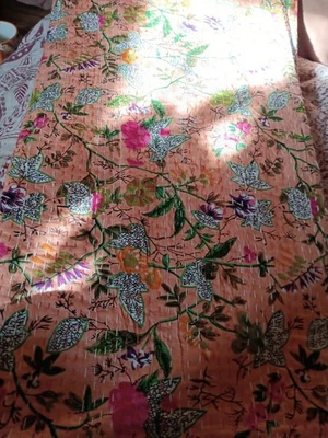 Indian Peach Floral Kantha 被子双码 — 第 1/3 张图片
