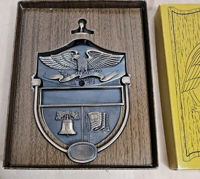 Llamador de puerta de metal vintage águila patriótica colonial, campana de la libertad, bandera (nuevo en caja) Foto 1 de 4