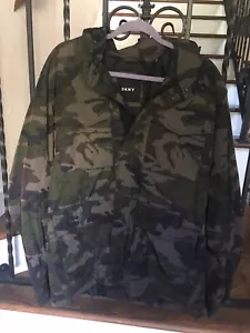 Men’s Size Large DNKY Jacket Camouflage Hide Away Hood Water Resistant - Picture 1 of 5