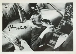 "Foto impresa en blanco y negro autografiada de Johnny Winter 5""x7"" ¡GENIAL! - Imagen 1 de 1