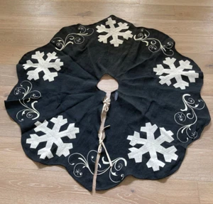 Black Jute / Burlap Christmas Tree Skirt 54" Felt Snowflakes Painted Swirl NWT - Picture 1 of 9