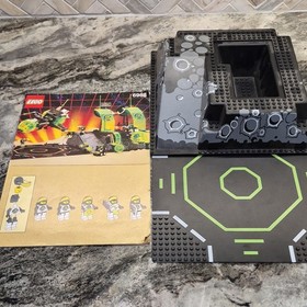 LEGO Alpha Centauri Outpost 6988 Blacktron 2 Complete Set Minifigures