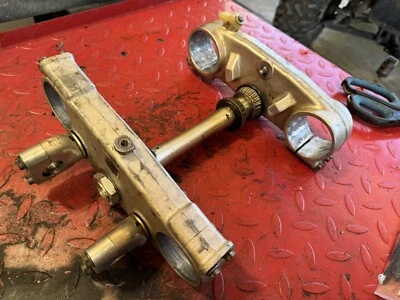 Оригинальные тройные зажимы для деревьев 2002 CRF450R Honda CRF 450R 02-03 - Изображение 1 из 4