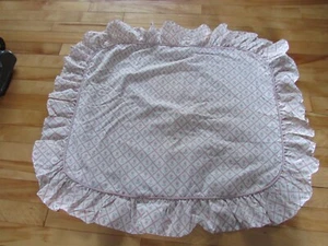 2 WESTPOINT STEVENS RUFFLED PILLOW SHAMS SMALL PINK FLOWERS DIAMOND SHAPE PIPING - Picture 1 of 10