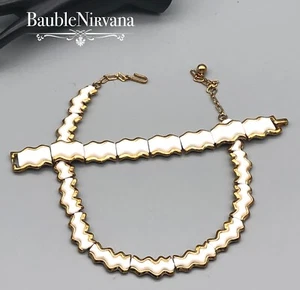 Vintage 1970s Crown Trifari White Thermoset Wavy Links Bracelet & Necklace Set - Picture 1 of 4