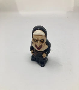 La monja (figura de resina suave hecha a mano) - Imagen 1 de 2