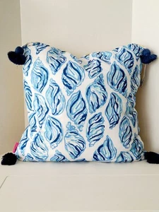 NWT Lily Pulitzer Pillow Gold & Blue 24x24 Indoor/Outdoor Conch Shell w/Tassels - Picture 1 of 4