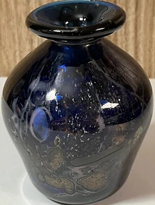 Vaso unico vetro arte blu soffiato a bocca dipinto a mano, firmato - Foto 1 di 12