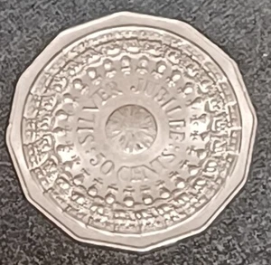 1977 50 CENT COIN AUSTRALIA Queen Elizabeth II QEII Silver Jubilee - Picture 1 of 2