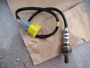 sensore lambda kia optima 2000-05 2.7 3921037540 sinistro - Foto 1 di 1