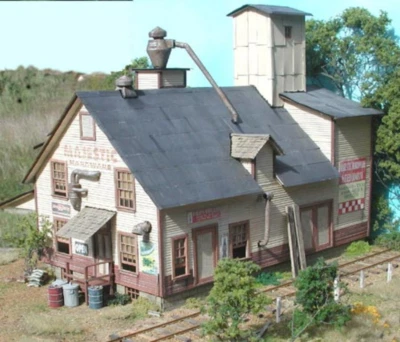 N Scale Bar Mills MAJESTIC HARDWARE & FEED Craftsman KIT #0941 - Image 1 of 4
