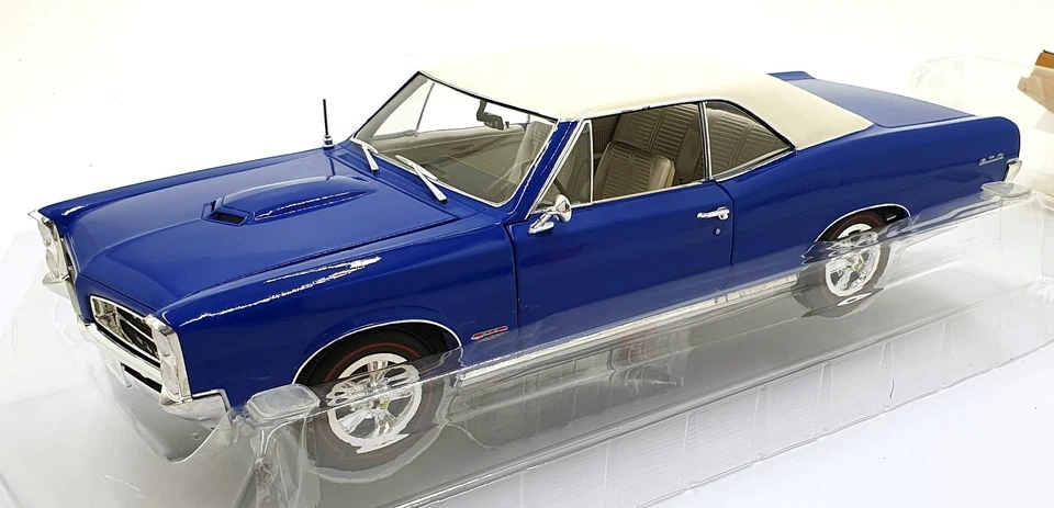 Greenlight 1/18 Scale Diecast HWY-18047 - 1966 Pontiac GTO - Blue/White - Image 1 of 4